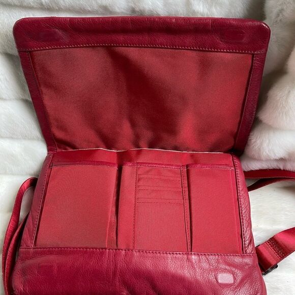 'Tucano One Premium Clutch real leather  red bag for MacBook Air 11 & Ultrabook - Picture 10 of 13